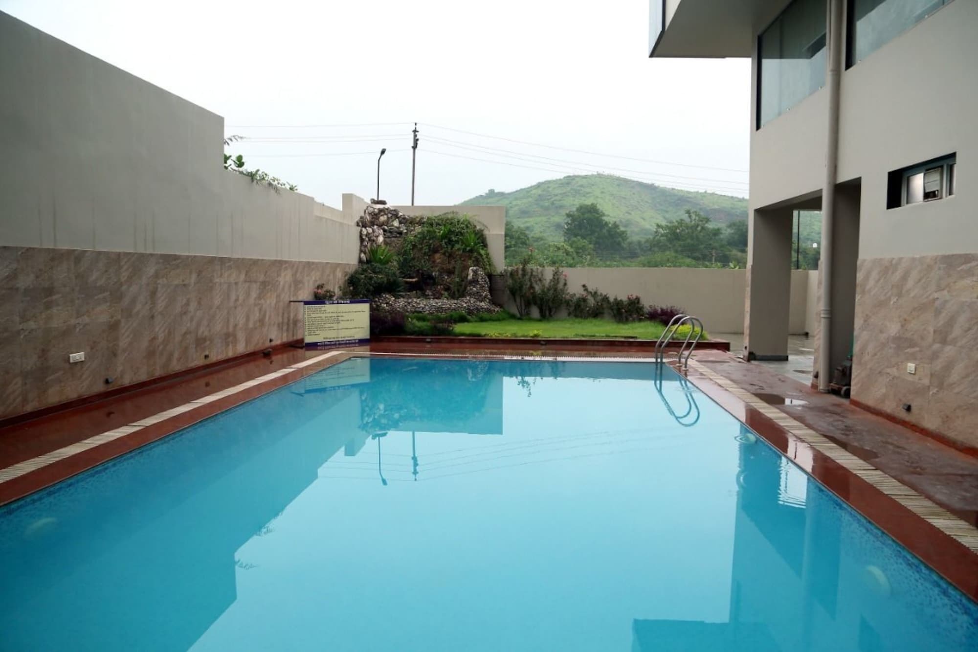 Hotel Tulip Le Grand Udaipur Esterno foto
