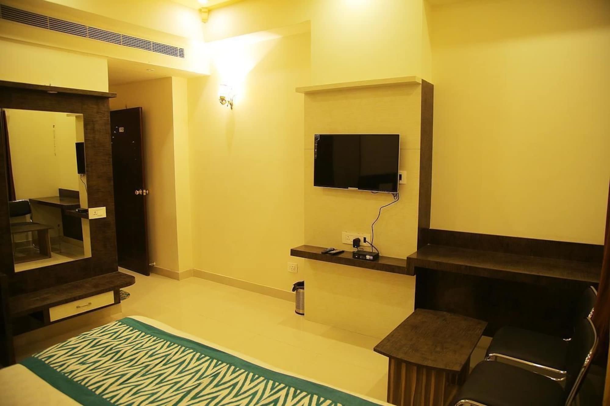 Hotel Tulip Le Grand Udaipur Esterno foto