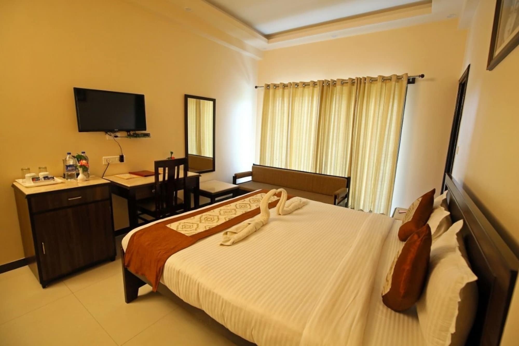 Hotel Tulip Le Grand Udaipur Esterno foto